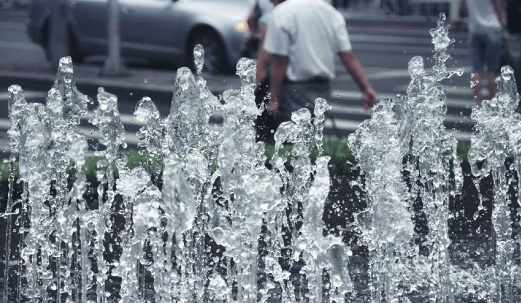 因拖欠污水處理費(fèi)，污水廠起訴縣政府索賠5.7億，當(dāng)?shù)財(cái)M回購(gòu)化債